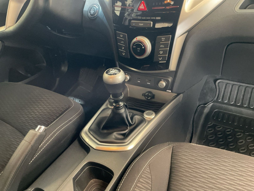 SSANGYONG Tivoli Black+White 4x2,PDC, Kamera hi