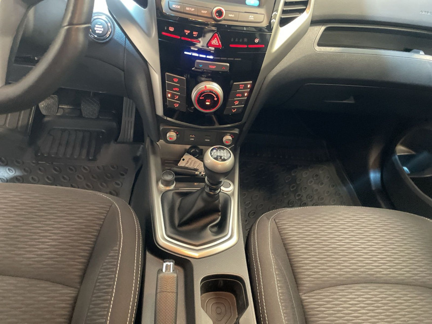 SSANGYONG Tivoli Black+White 4x2,PDC, Kamera hi