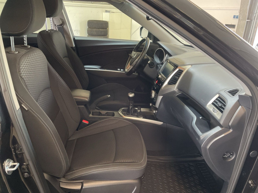 SSANGYONG Tivoli Black+White 4x2,PDC, Kamera hi