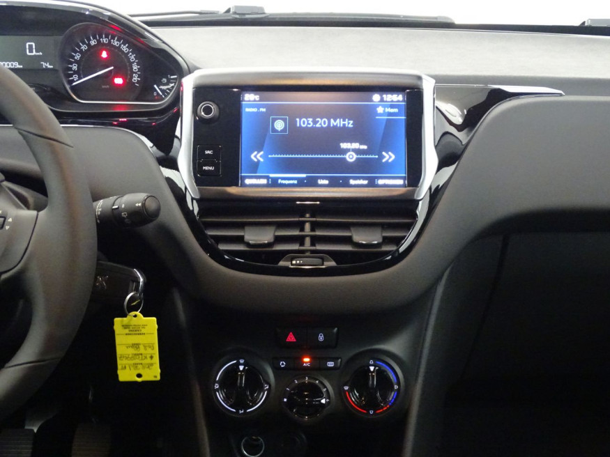 PEUGEOT 208 Active, PureTech, SHZ