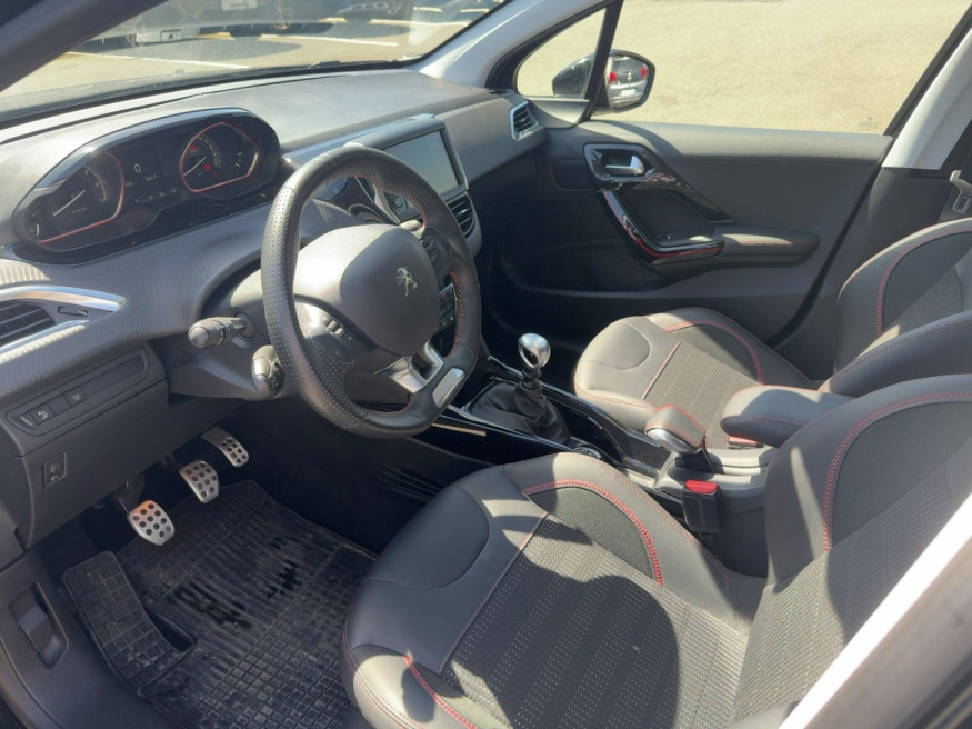 PEUGEOT 2008 Black Edition Pure Tech 130