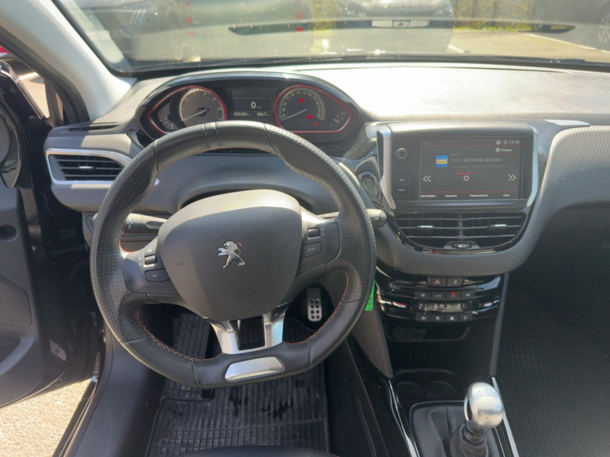 PEUGEOT 2008 Black Edition Pure Tech 130