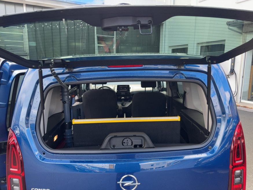 OPEL Combo Rollstuhlumbau
