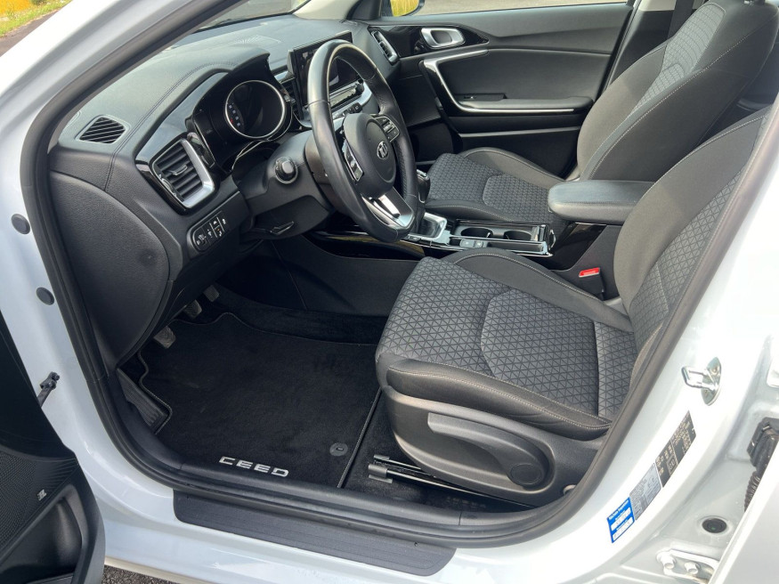 KIA Ceed Spirit, Navi,Klimaaut.,PDC,AHK