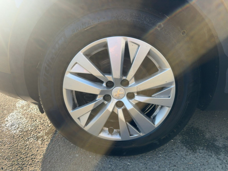 PEUGEOT 3008 Active PureTech 130