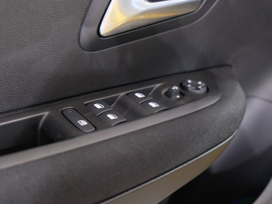 PEUGEOT 208 Active PureTech 75,SHZ,Navi