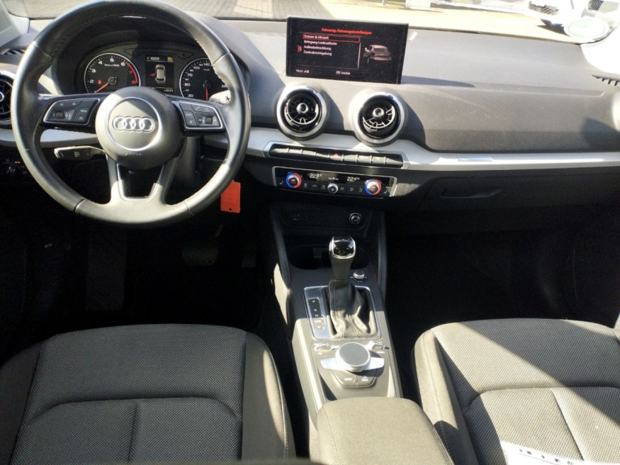 AUDI Q2 35 TFSI advanced, Navi, SHZ