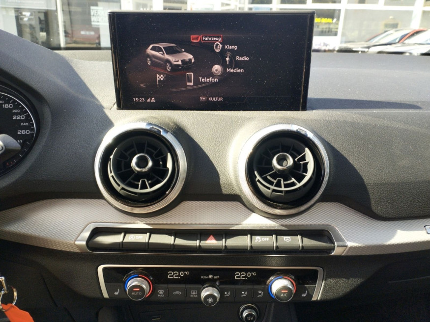 AUDI Q2 35 TFSI advanced, Navi, SHZ