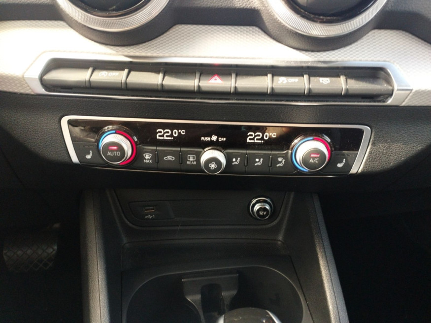 AUDI Q2 35 TFSI advanced, Navi, SHZ
