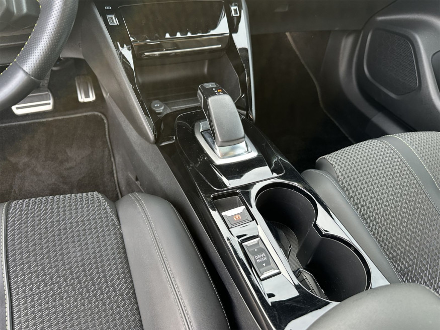 PEUGEOT 2008 GT Elektro 136