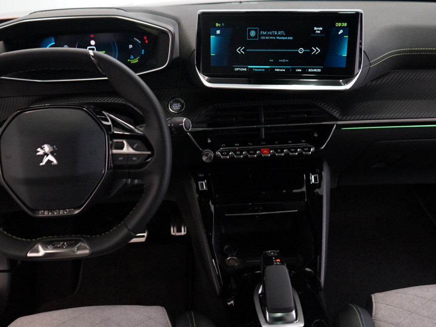 PEUGEOT 2008 GT Pack Elektro 136 Glasdach