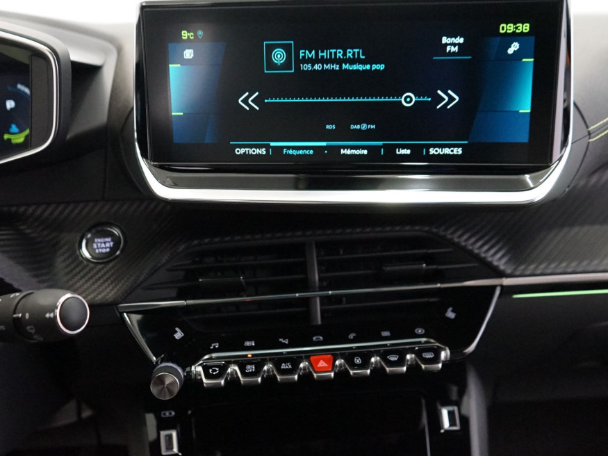 PEUGEOT 2008 GT Pack Elektro 136 Glasdach