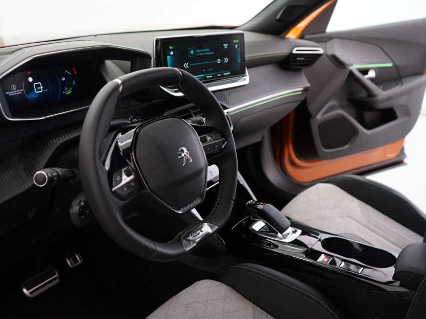 PEUGEOT 2008 GT Pack Elektro 136 Glasdach