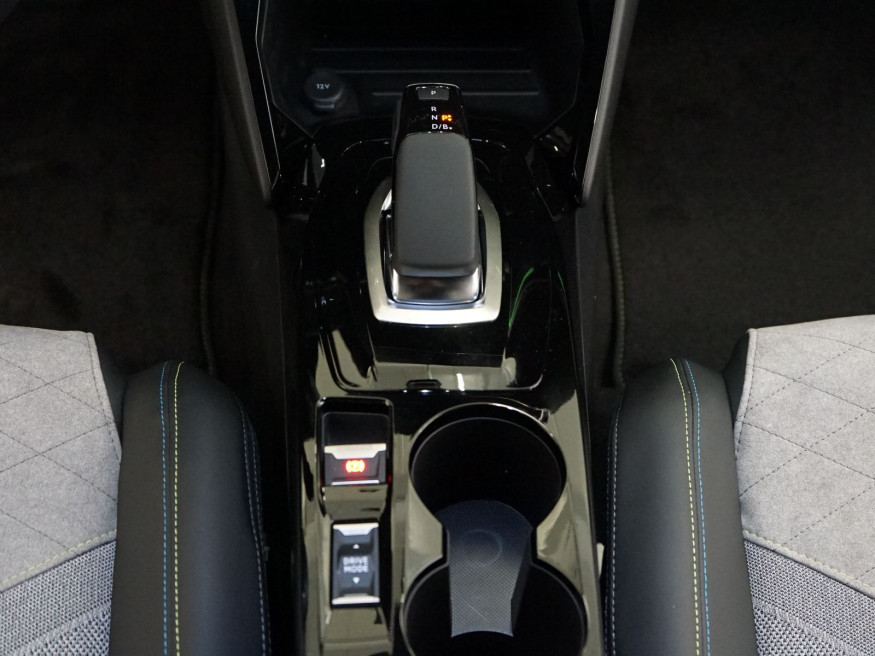 PEUGEOT 2008 GT Pack, SHZ, Kamera, LED