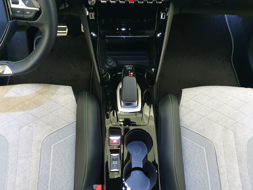 PEUGEOT 2008 GT Pack Elektro 136