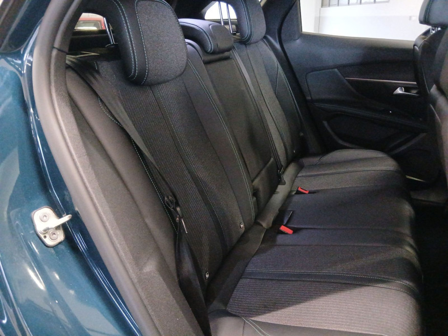 PEUGEOT 3008 Allure PureTech 130,Navi,SHZ