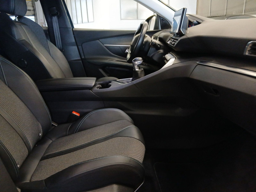 PEUGEOT 3008 Allure PureTech 130,Navi,SHZ