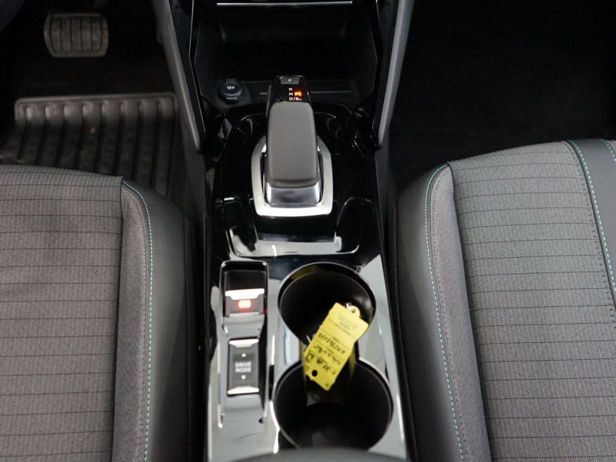 PEUGEOT 208 Allure Pack136,Kamera,SHZ