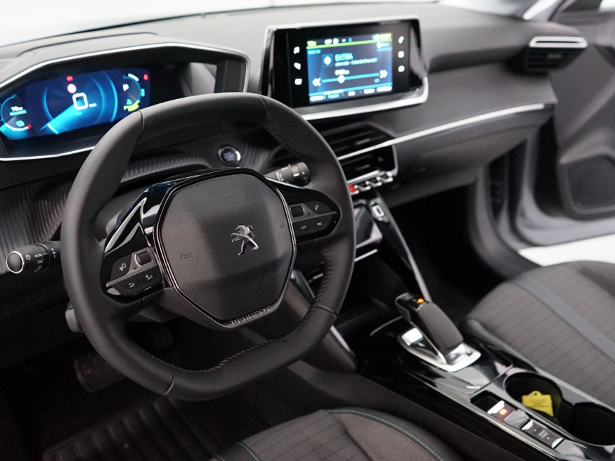 PEUGEOT 208 Allure Pack136,Kamera,SHZ