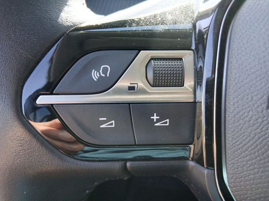 PEUGEOT 2008 Allure Pure Tech 100