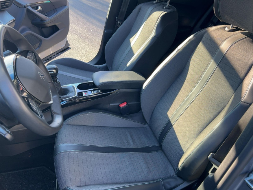 PEUGEOT 2008 Allure Pure Tech 100