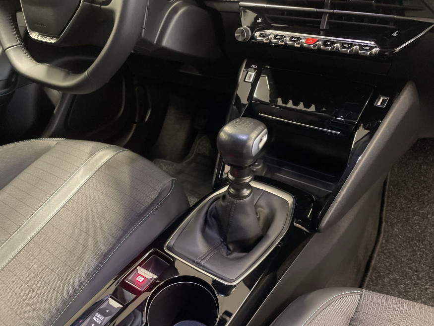 PEUGEOT 2008 Allure PureTech 130,Kam.,SHZ