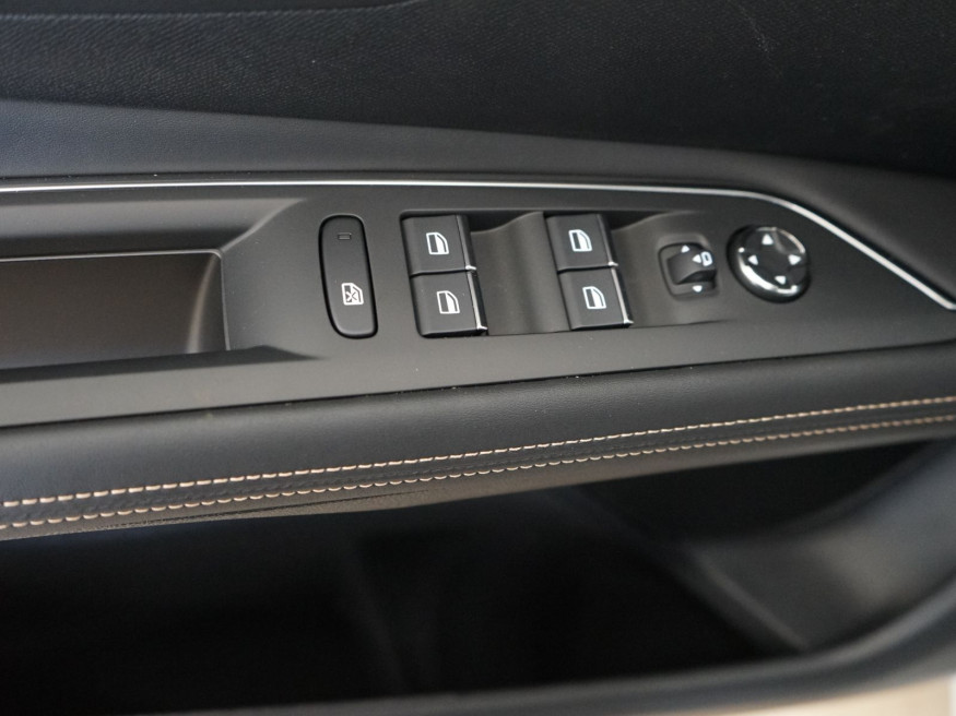 PEUGEOT 3008 GT Pack BlueHDi 130 EAT8,Navi