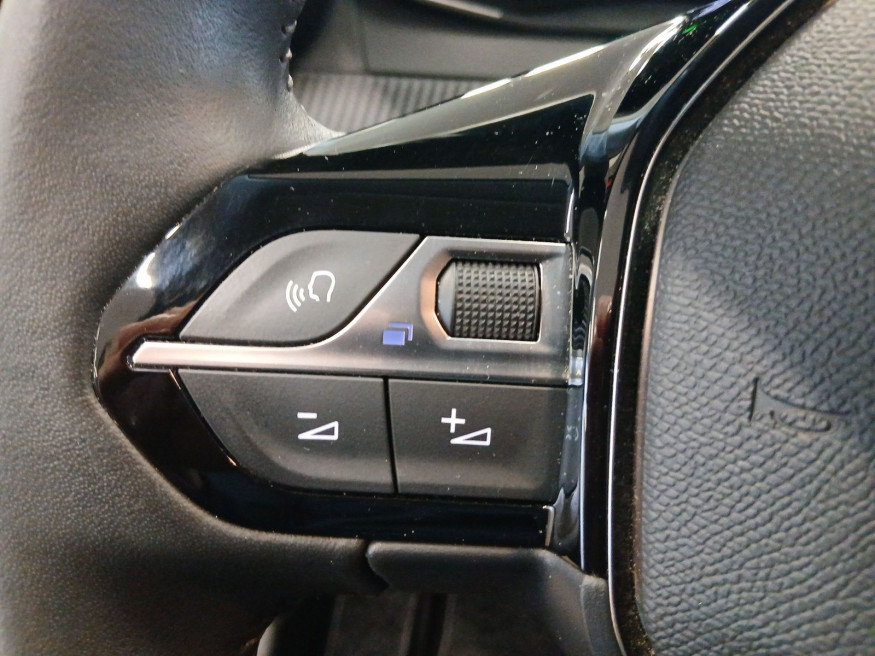 PEUGEOT 208 Allure 136