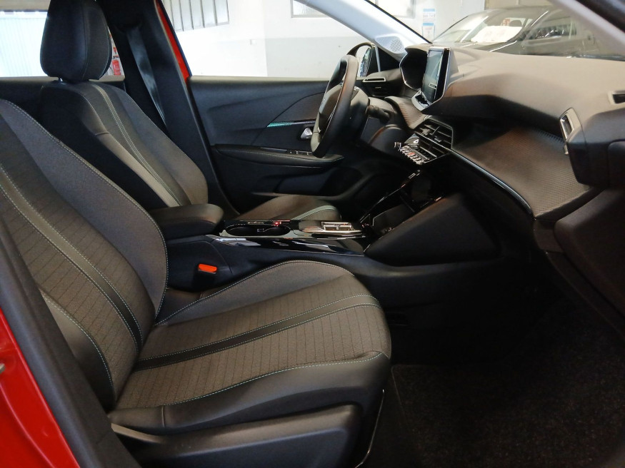 PEUGEOT 208 Allure 136