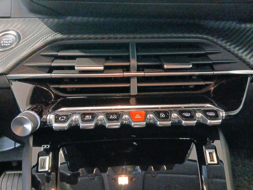 PEUGEOT 208 Allure 136