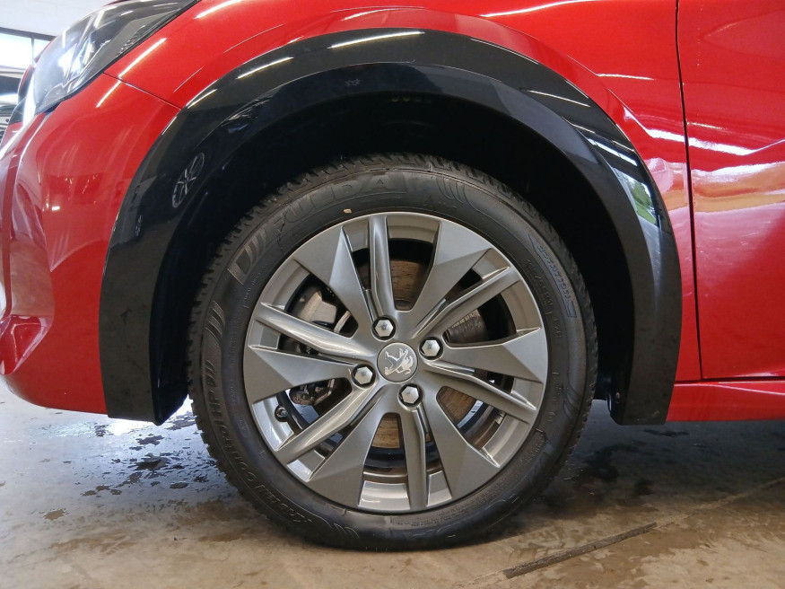 PEUGEOT 208 Allure 136