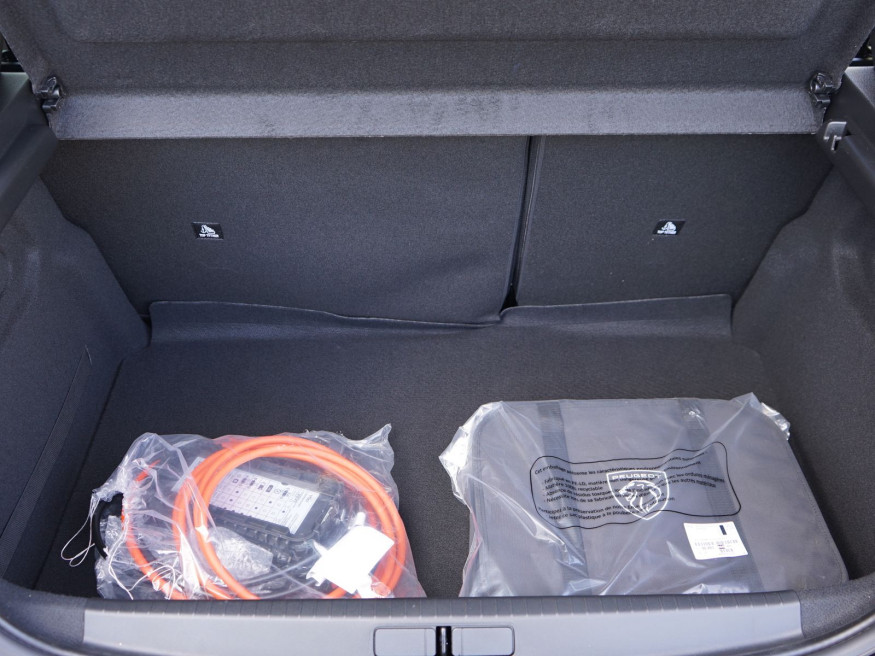 PEUGEOT 208 Active Pack 136 Sitzheizung