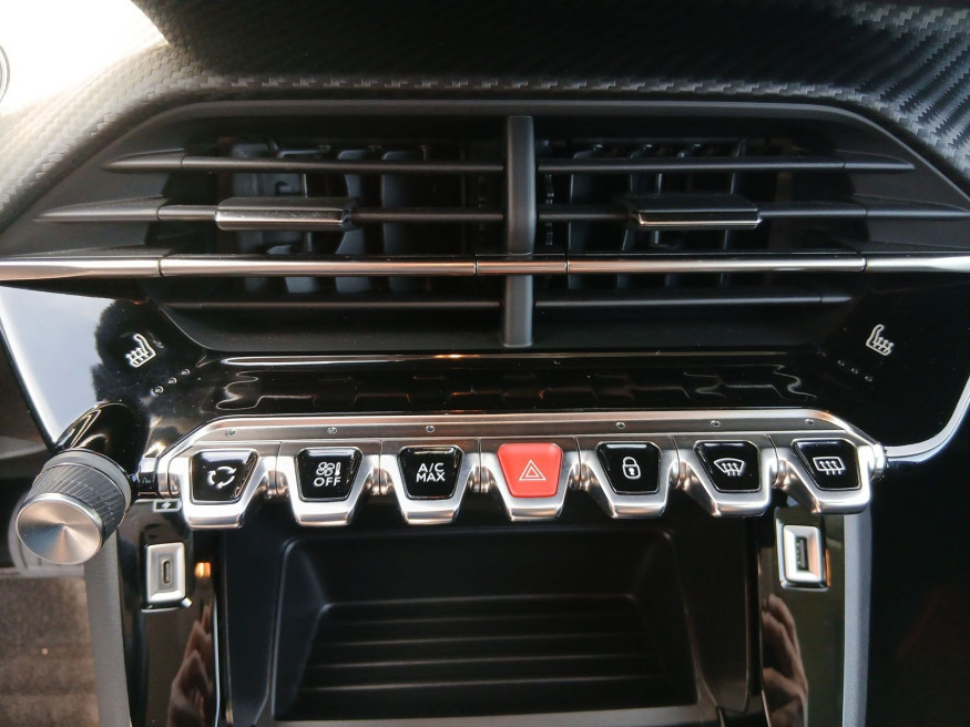 PEUGEOT 208 Active Pack 136 Sitzheizung