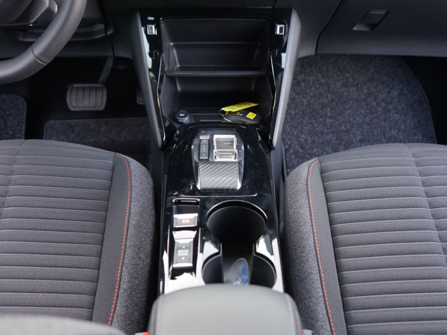 PEUGEOT 208 Active Pack 136PS