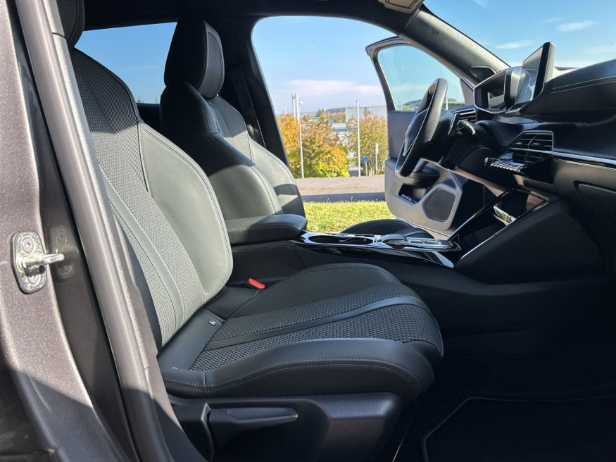 PEUGEOT 2008 GT PureTech 130 EAT8