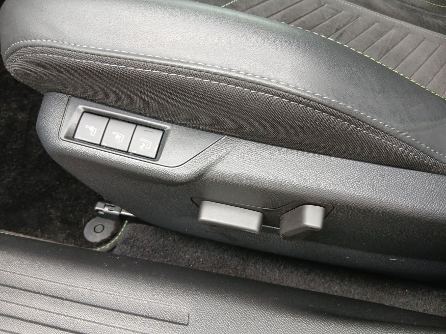 PEUGEOT 2008 GT PureTech 130 EAT8