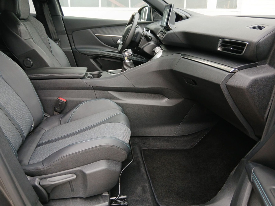 PEUGEOT 3008 Allure Pack PureTech 130