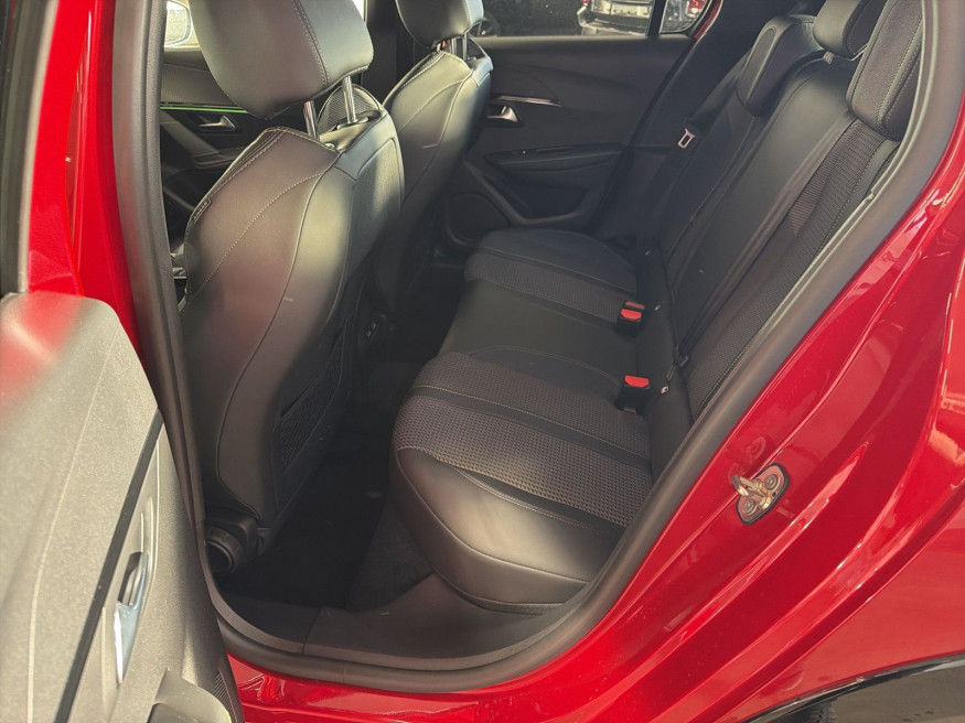 PEUGEOT 208 GT 136