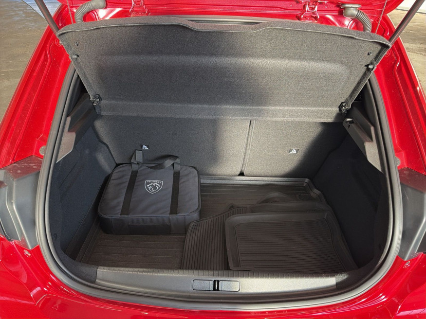 PEUGEOT 208 GT 136