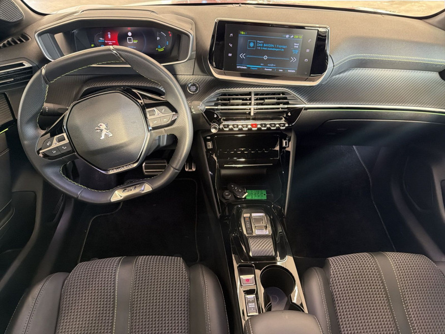 PEUGEOT 208 GT 136