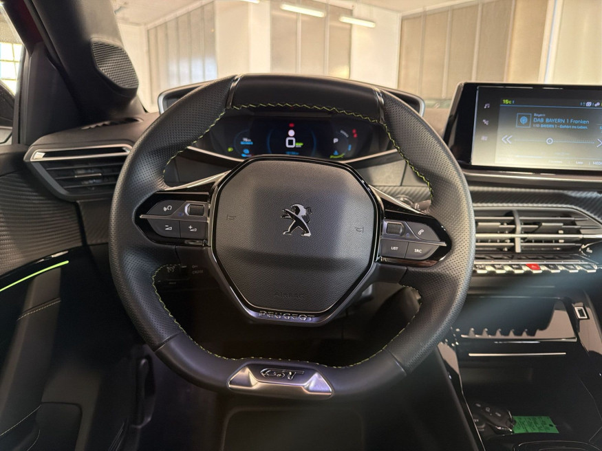 PEUGEOT 208 GT 136