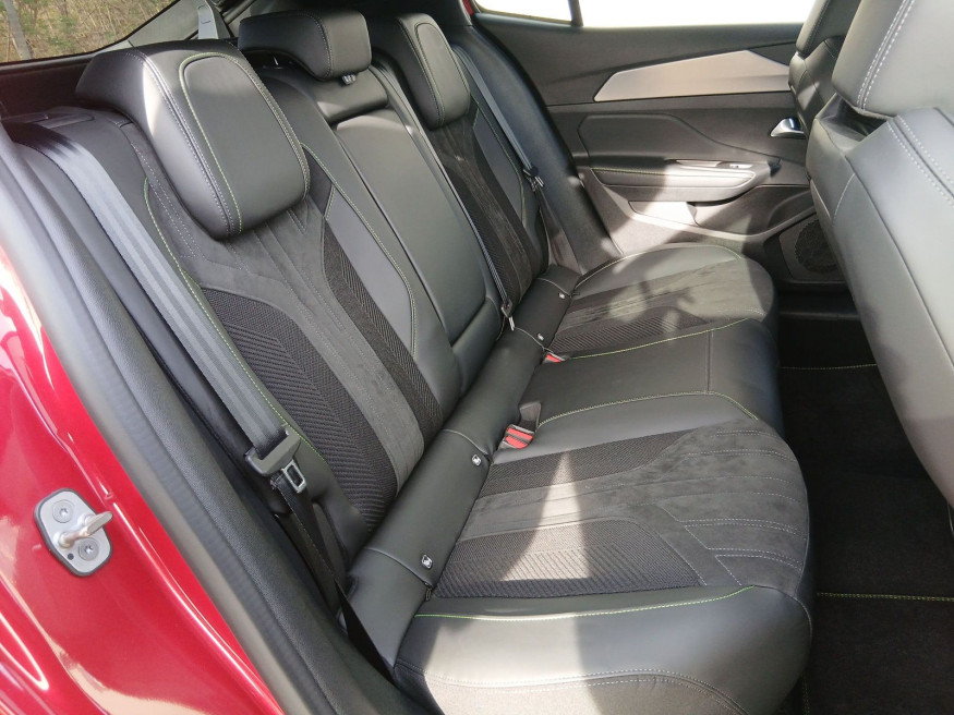 PEUGEOT 408 GT PureTech 130 EAT8