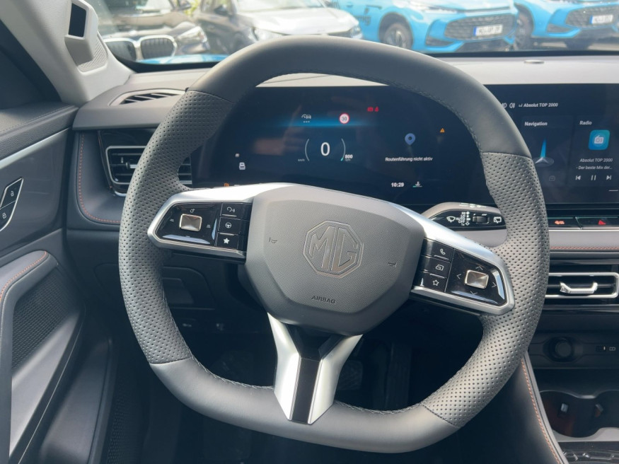 MG HS 1.5 Luxury AT MY24