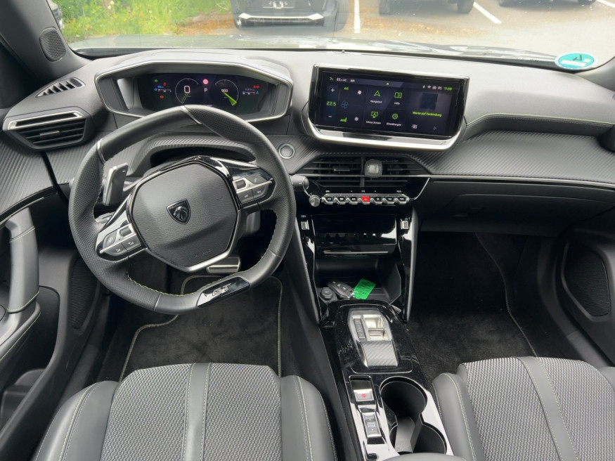 PEUGEOT 2008 GT PureTech 130 EAT8