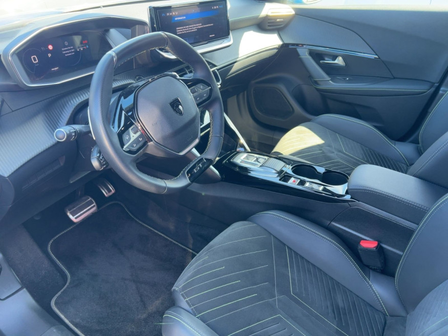 PEUGEOT 2008 GT PureTech 130 EAT8