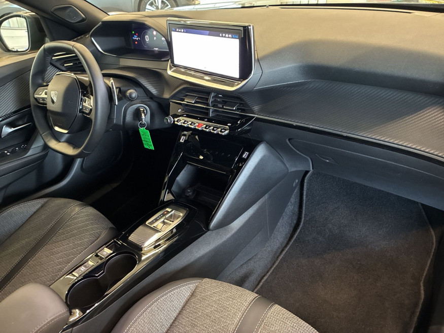 PEUGEOT 2008 Allure PureTech 130 EAT8