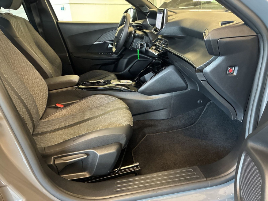 PEUGEOT 2008 Allure PureTech 130 EAT8