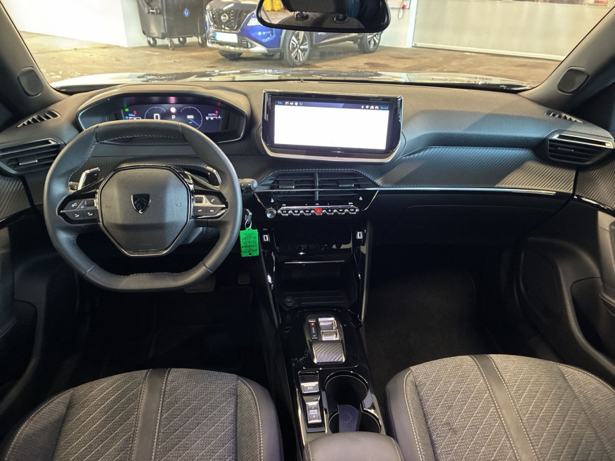 PEUGEOT 2008 Allure PureTech 130 EAT8