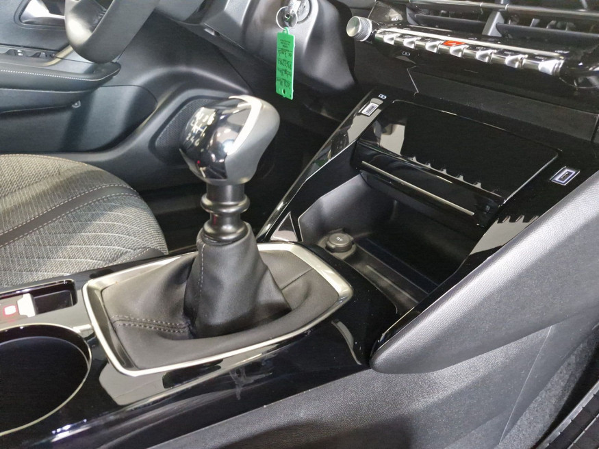 PEUGEOT 2008 Allure PureTech 100