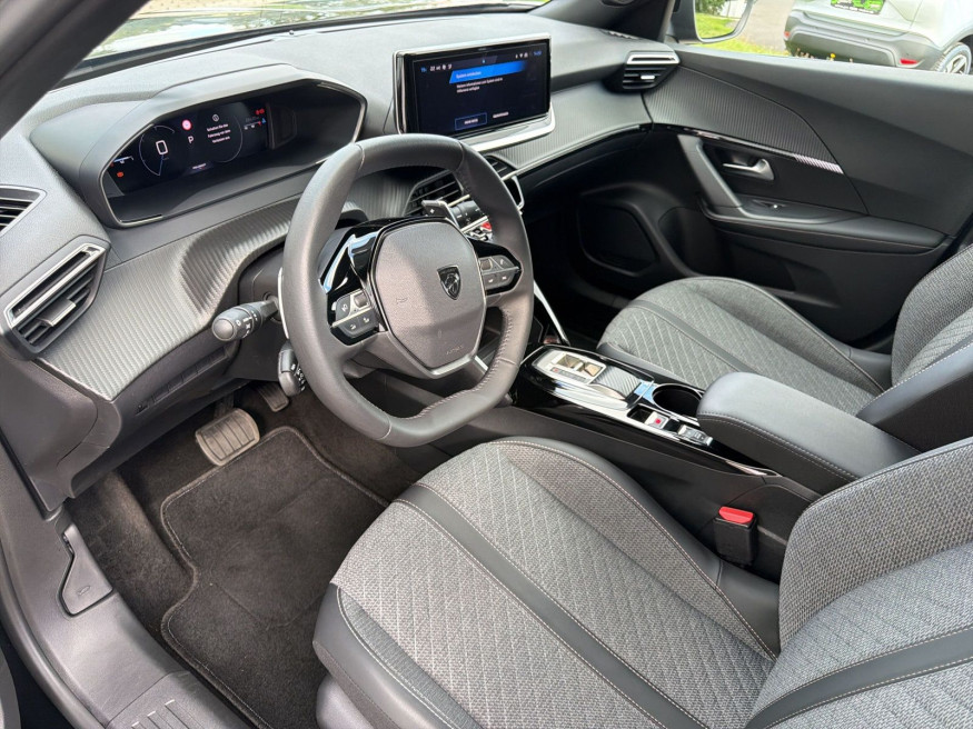 PEUGEOT 2008 Allure PureTech 130 EAT8